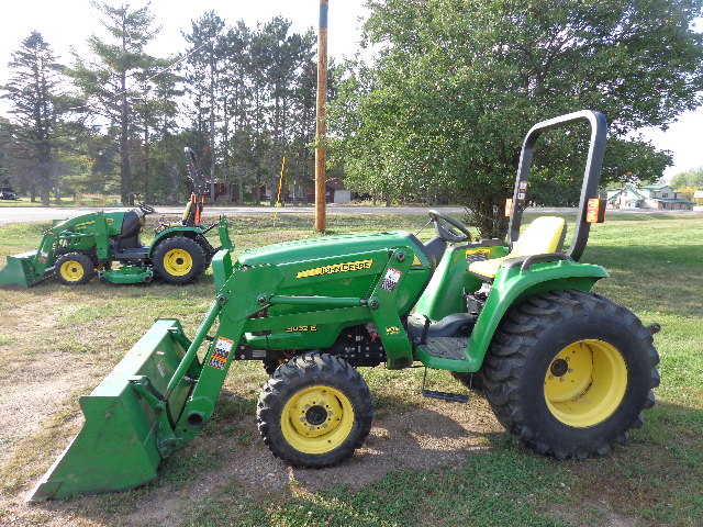 (image for) John Deere 3032E Tractor - Click Image to Close