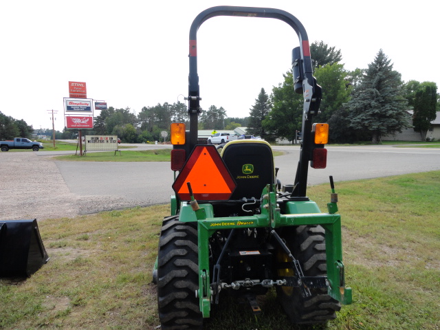 (image for) John Deere 2025R Tractor
