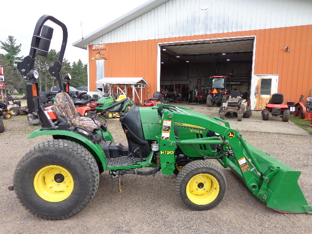 (image for) John Deere 2032R Tractor