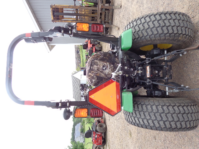 (image for) John Deere 2032R Tractor