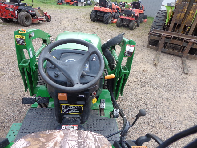 (image for) John Deere 2032R Tractor