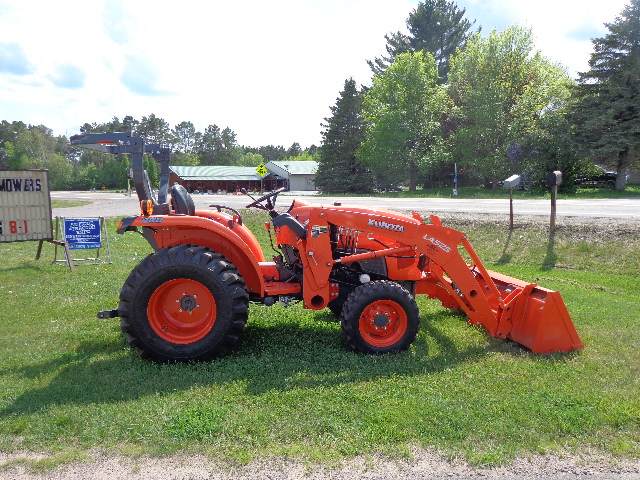 (image for) Kubota L3301 DT Tractor